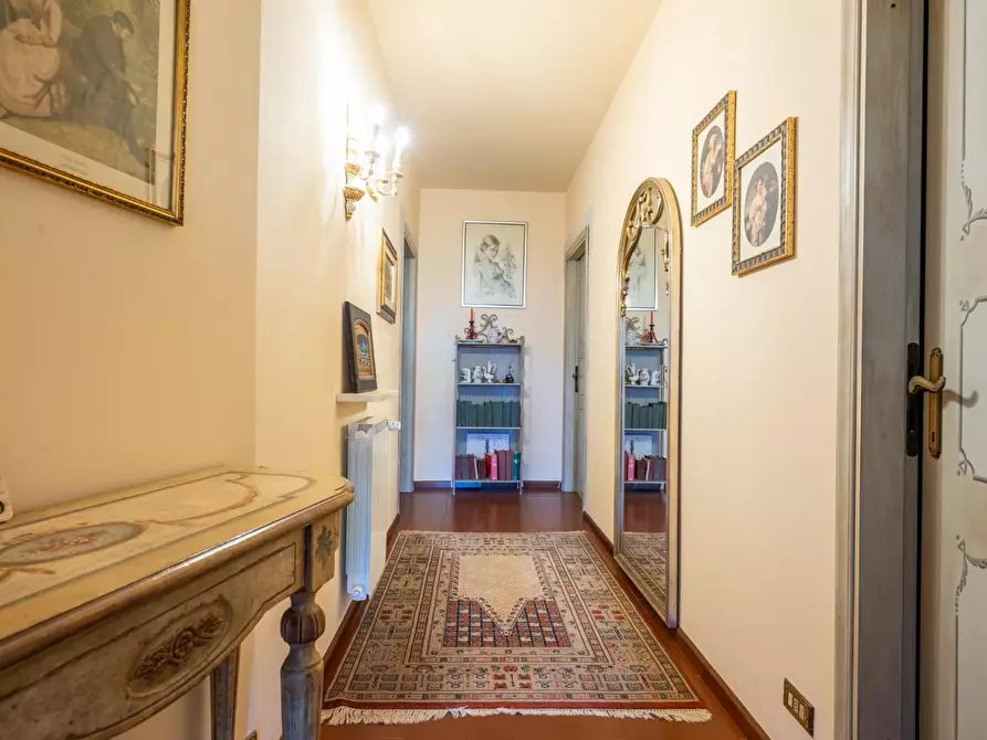 Immagine 53 di Villa in vendita  a Bientina