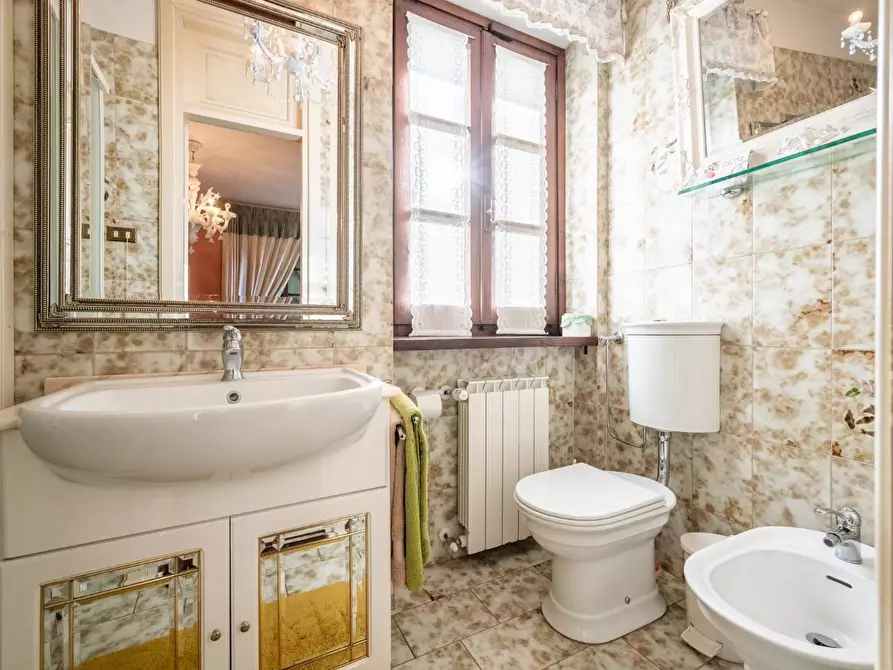 Immagine 30 di Villa in vendita  a Bientina