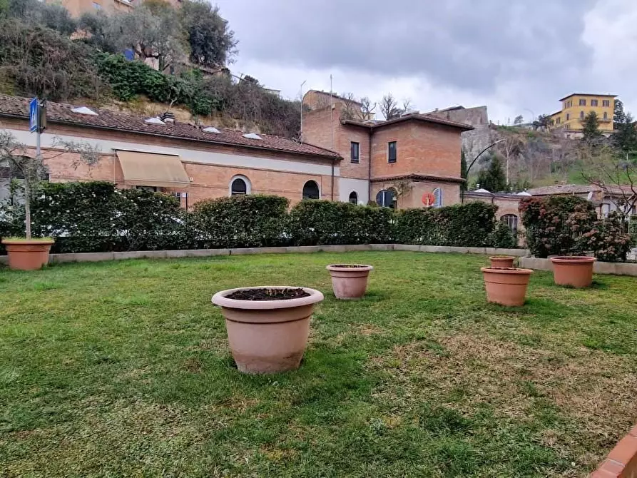 Immagine 11 di Appartamento in vendita  a Siena