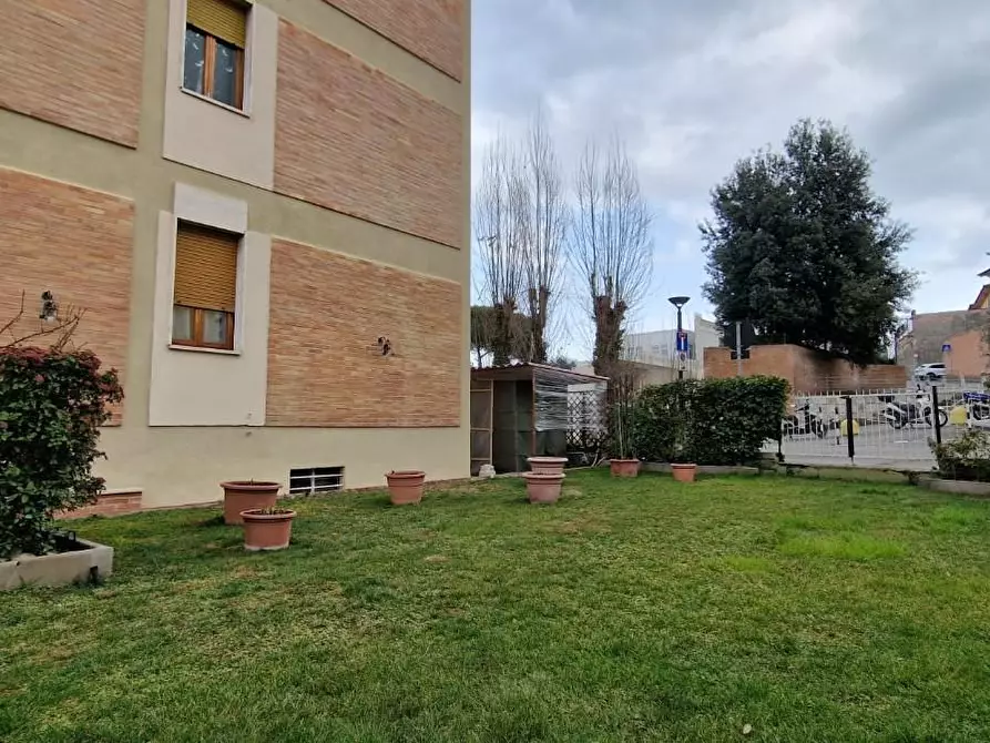Immagine 12 di Appartamento in vendita  a Siena