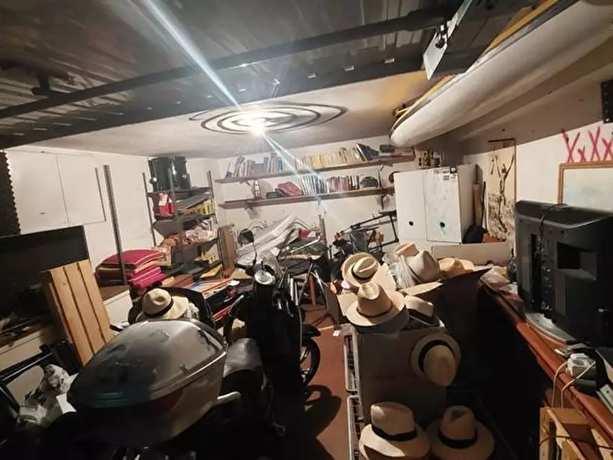 Immagine 14 di Appartamento in vendita  a Massa