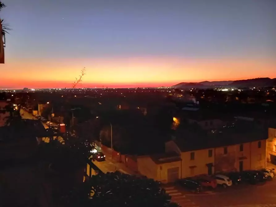 Immagine 2 di Appartamento in vendita  a Massa