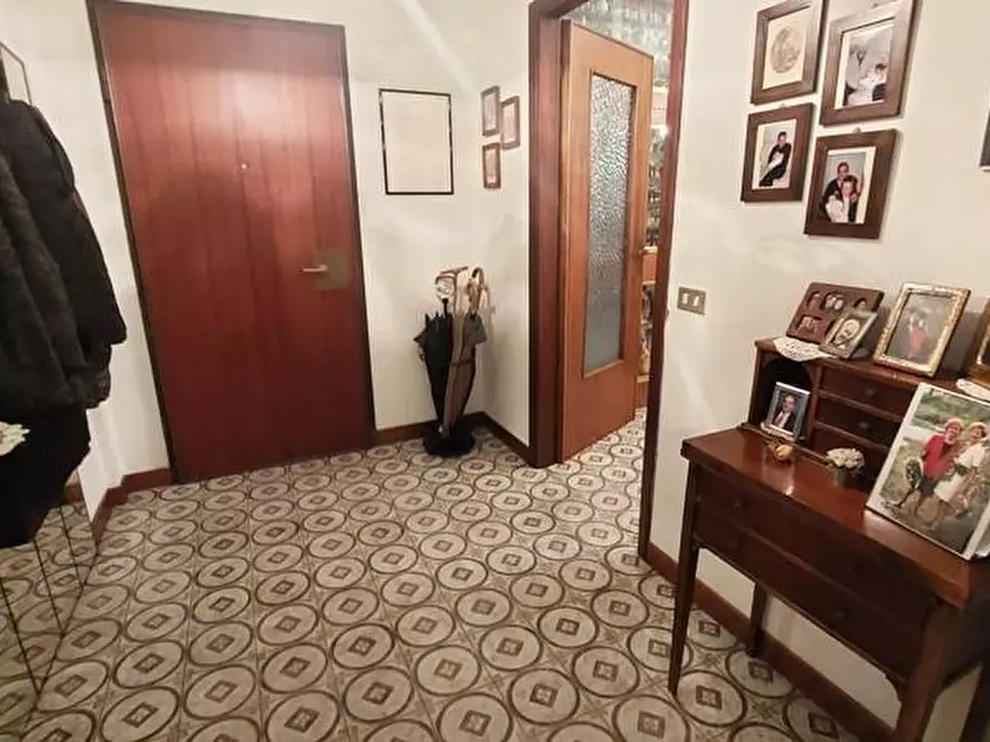 Immagine 5 di Appartamento in vendita  a Massa