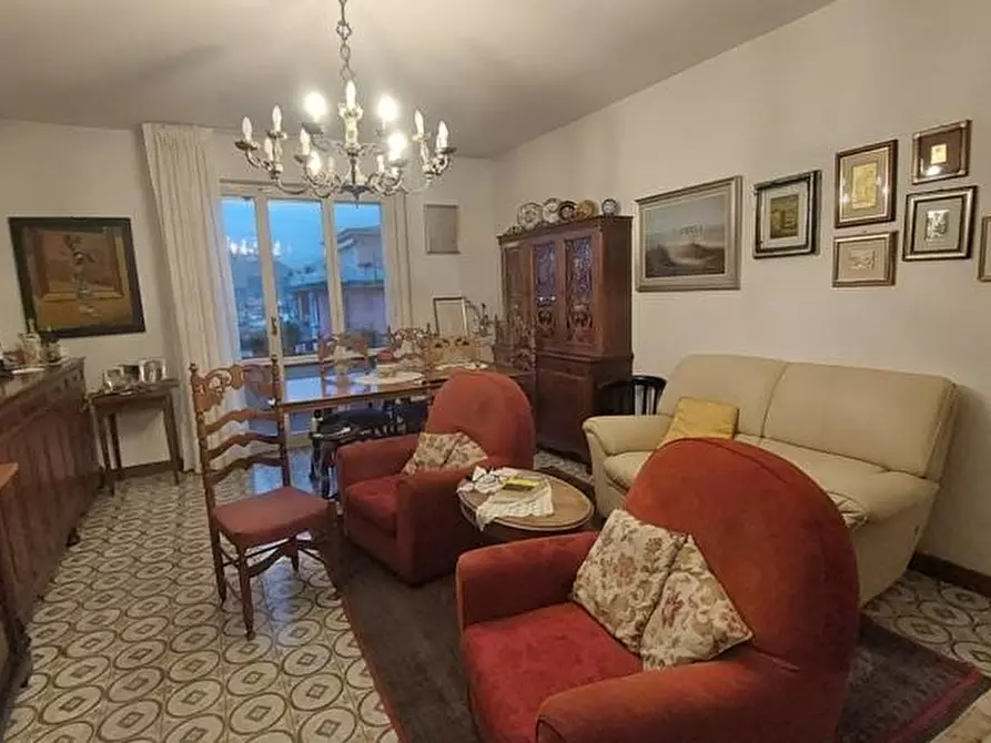Immagine 4 di Appartamento in vendita  a Massa