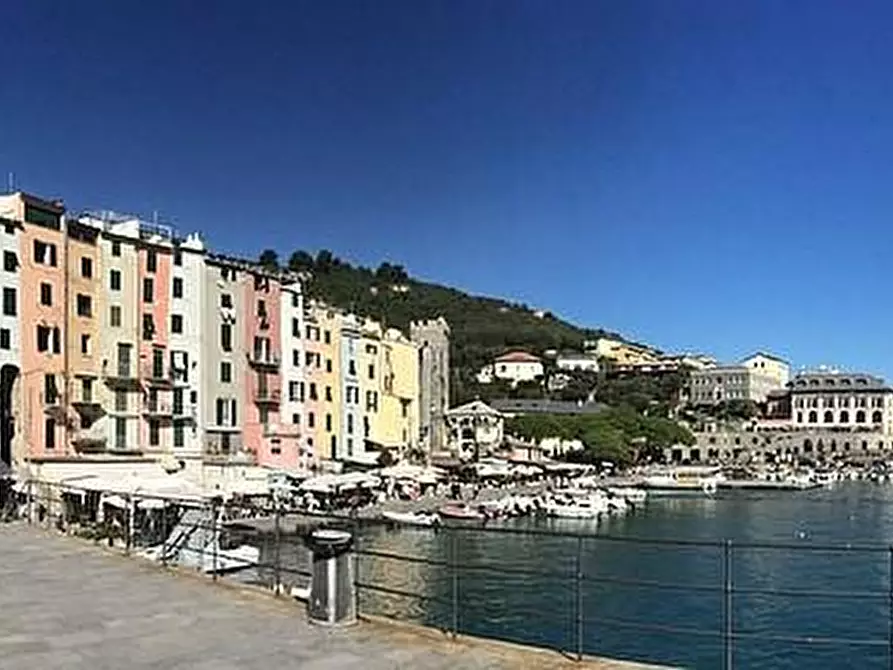 Immagine 29 di Locale commerciale in vendita  a Portovenere