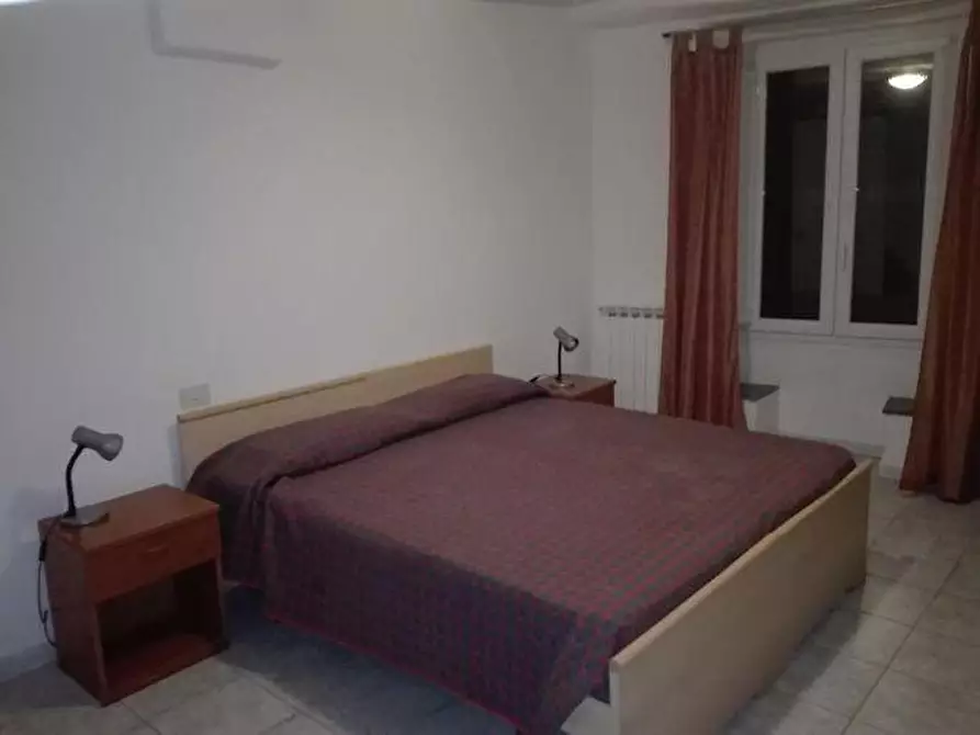 Immagine 38 di Locale commerciale in vendita  a Portovenere