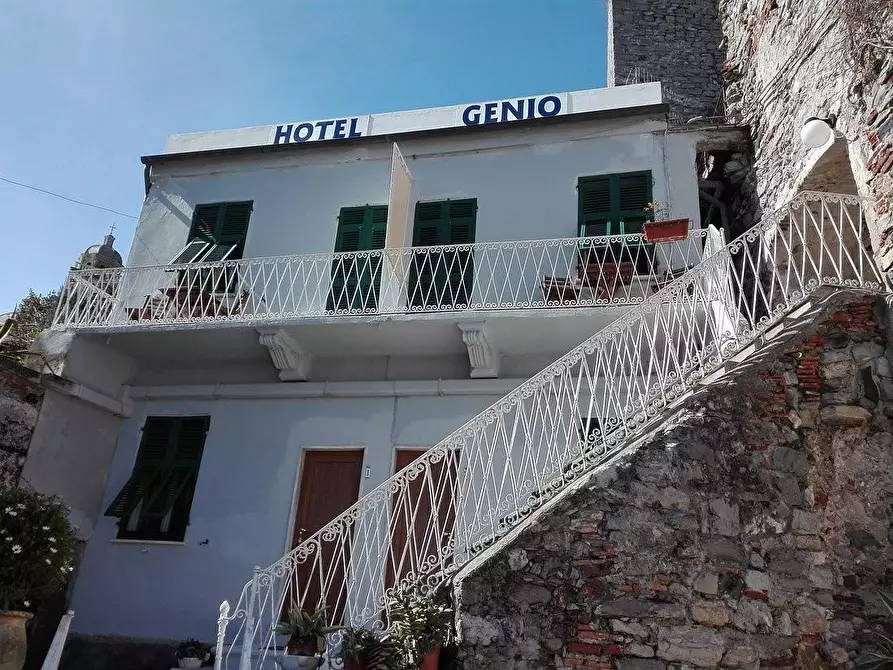 Immagine 43 di Locale commerciale in vendita  a Portovenere