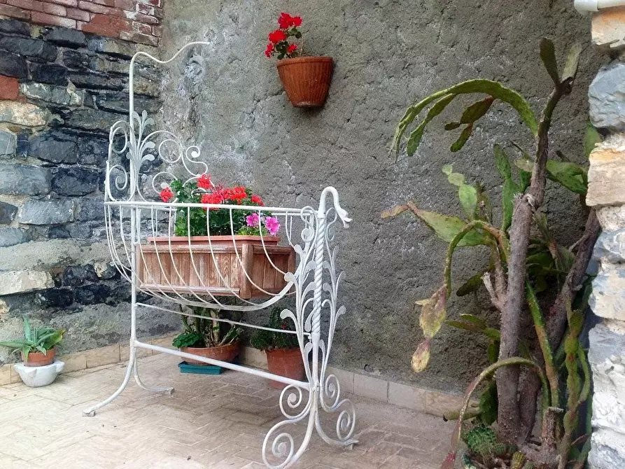 Immagine 34 di Locale commerciale in vendita  a Portovenere