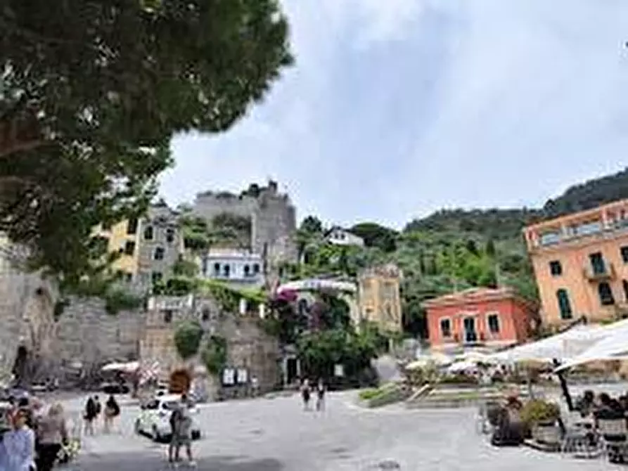 Immagine 25 di Locale commerciale in vendita  a Portovenere