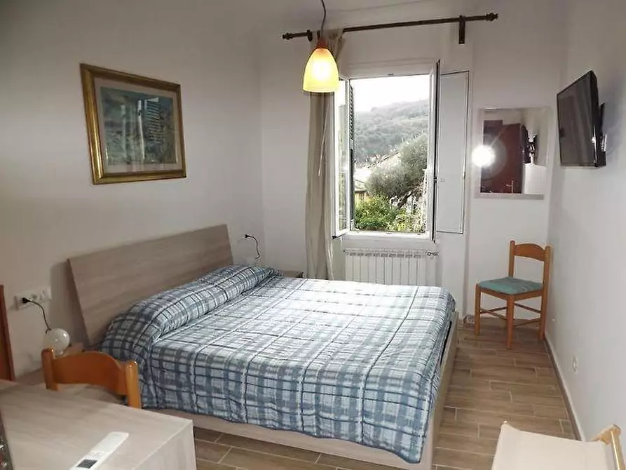 Immagine 40 di Locale commerciale in vendita  a Portovenere