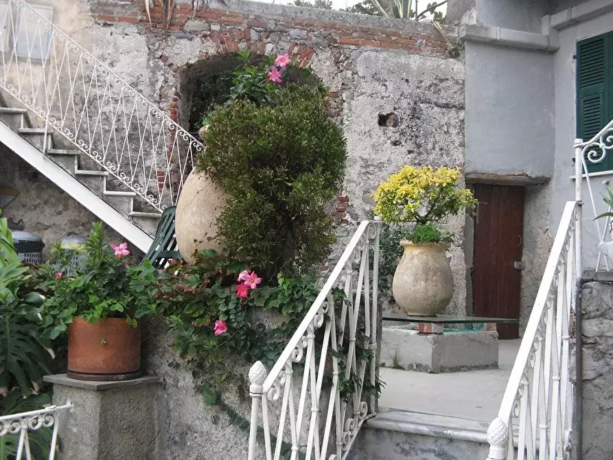 Immagine 17 di Locale commerciale in vendita  a Portovenere