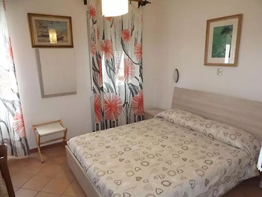 Immagine 39 di Locale commerciale in vendita  a Portovenere