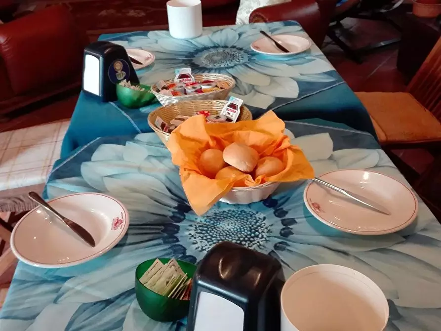 Immagine 21 di Locale commerciale in vendita  a Portovenere