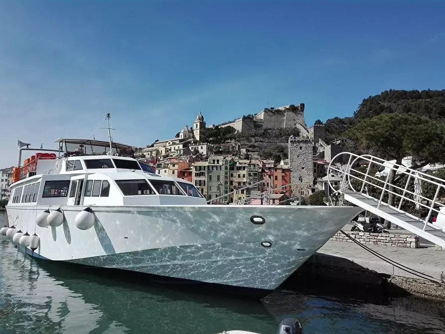 Immagine 30 di Locale commerciale in vendita  a Portovenere