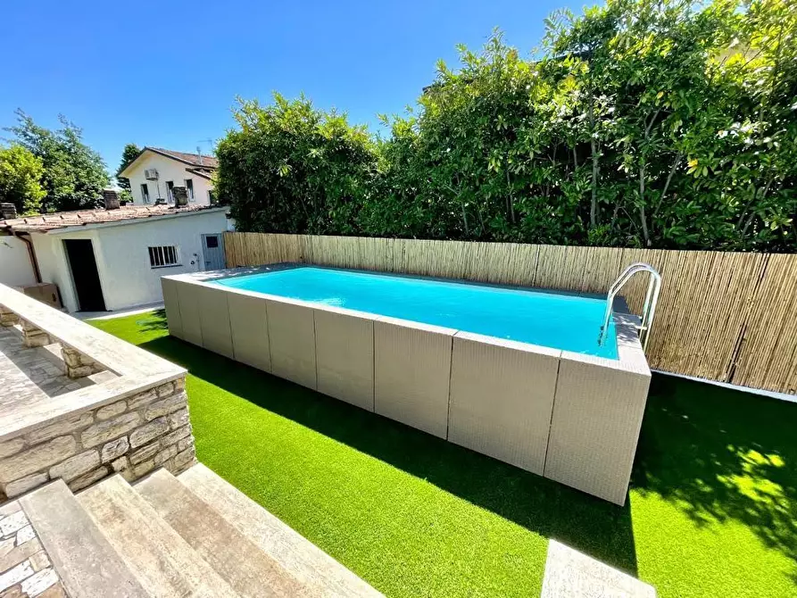 Immagine 5 di Villa in affitto  a Forte Dei Marmi