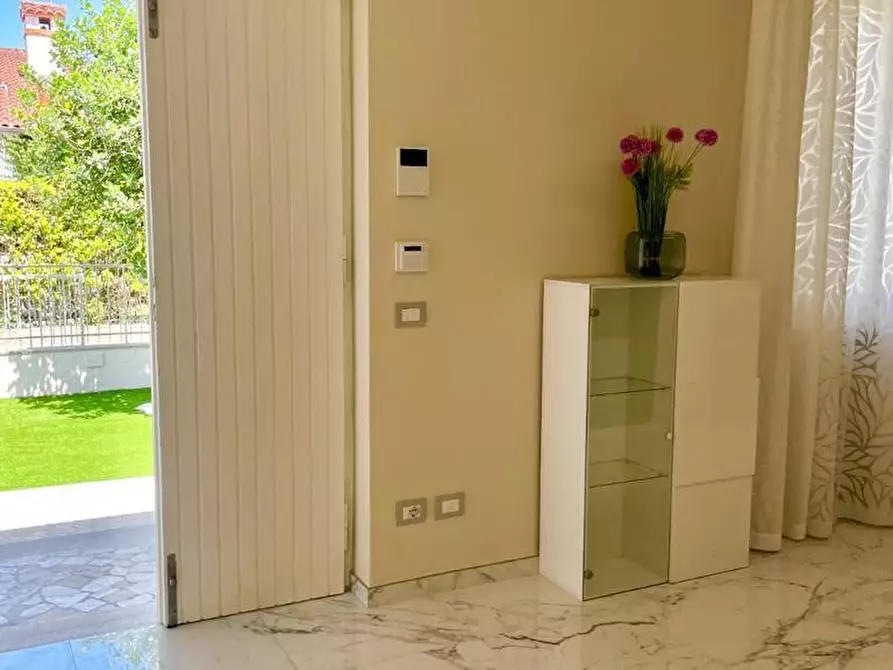 Immagine 8 di Villa in affitto  a Forte Dei Marmi