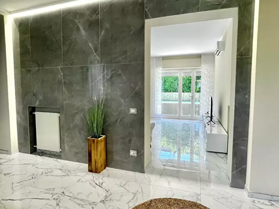 Immagine 2 di Villa in affitto  a Forte Dei Marmi