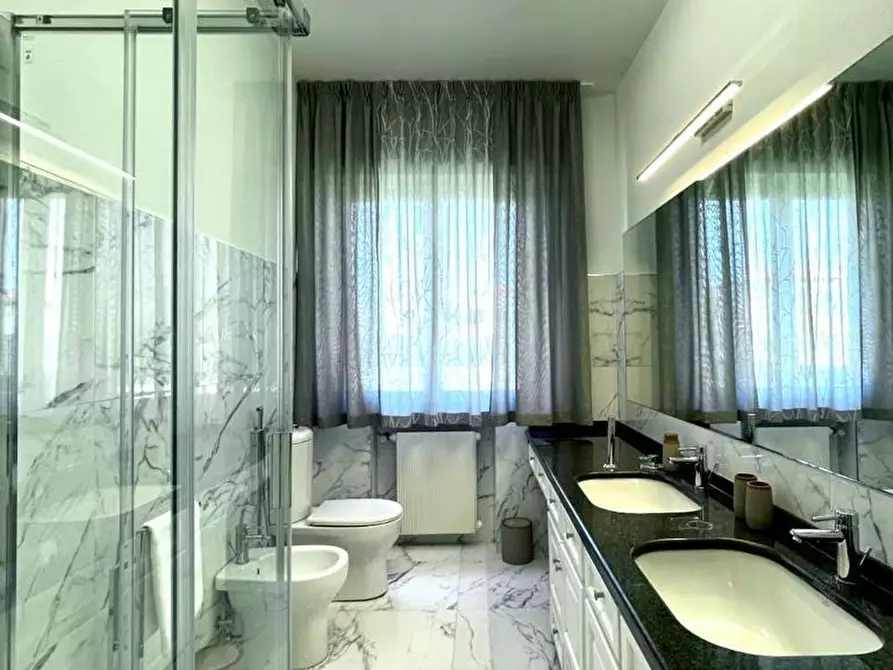 Immagine 12 di Villa in affitto  a Forte Dei Marmi