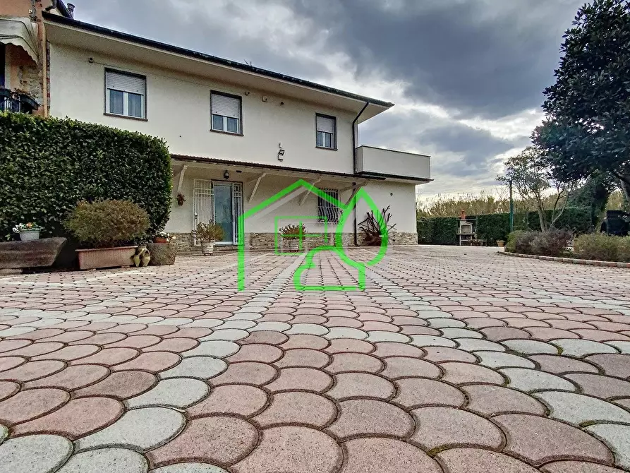 Immagine 4 di Casa bifamiliare in vendita  a Viareggio