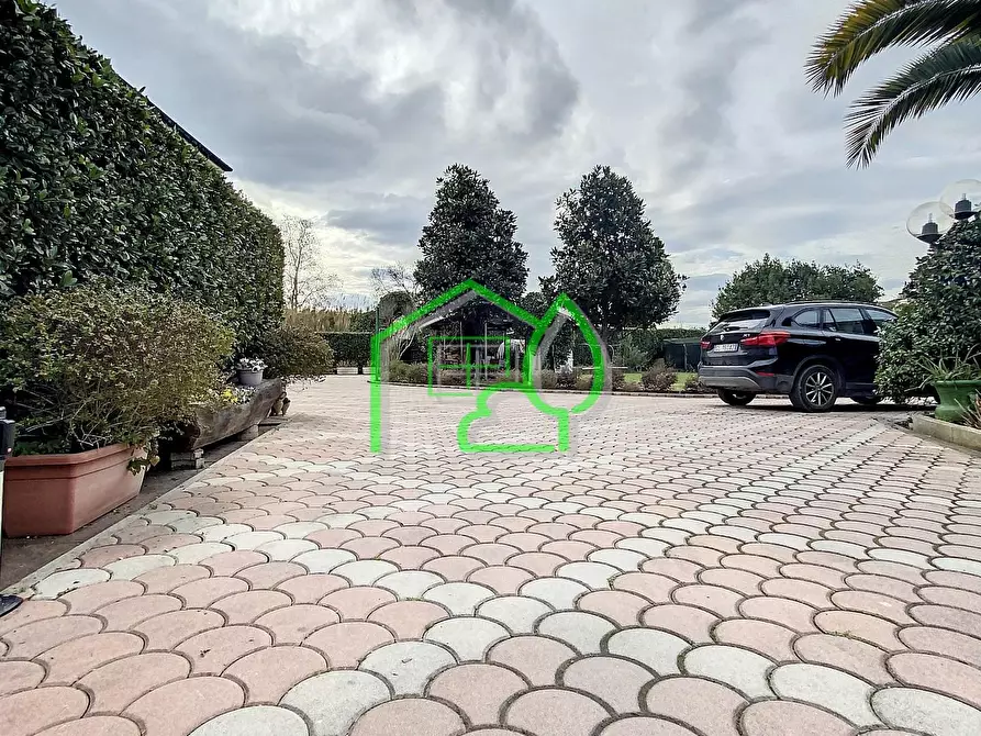 Immagine 2 di Casa bifamiliare in vendita  a Viareggio