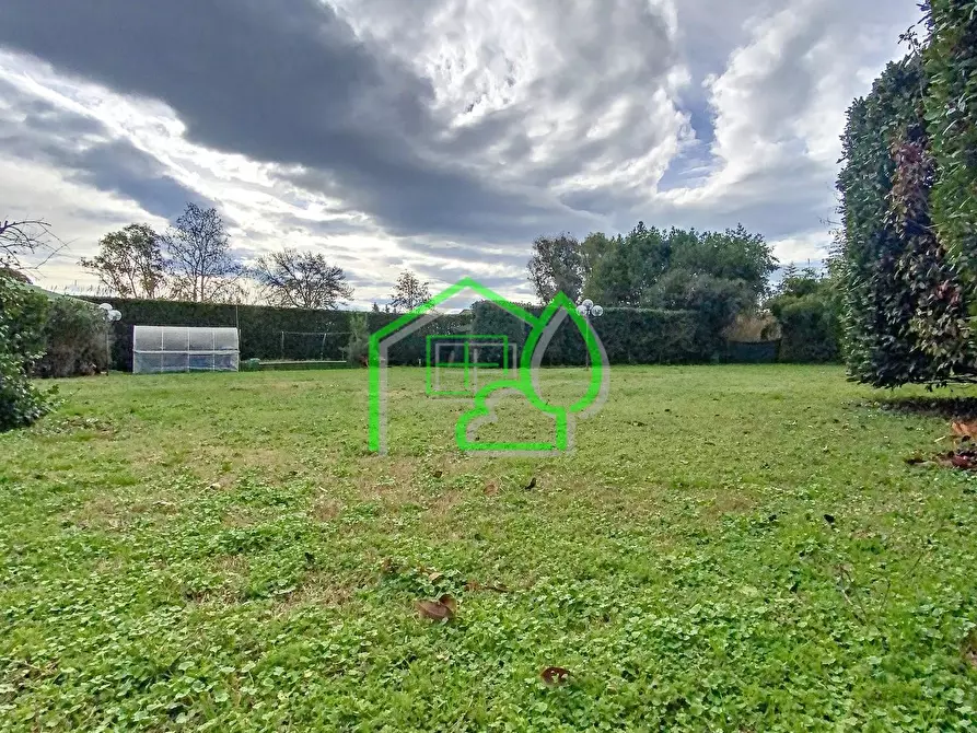 Immagine 11 di Casa bifamiliare in vendita  a Viareggio