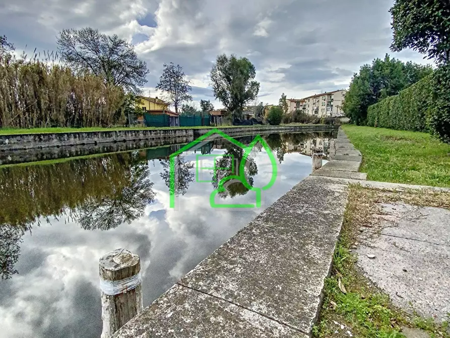 Immagine 12 di Casa bifamiliare in vendita  a Viareggio