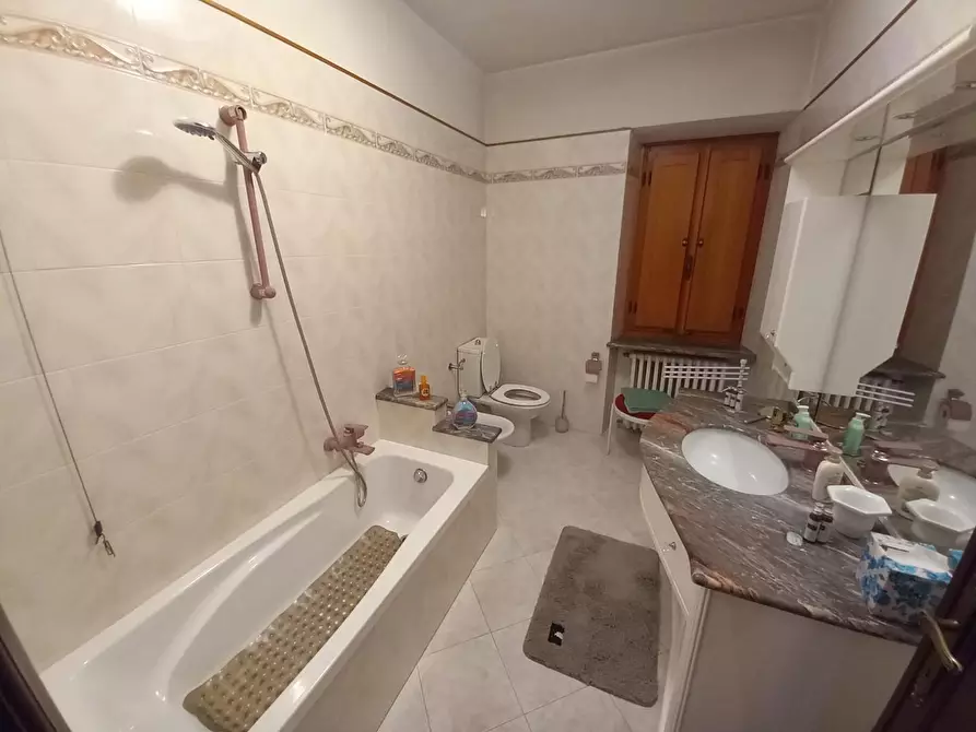 Immagine 9 di Villa in vendita  a Capannori