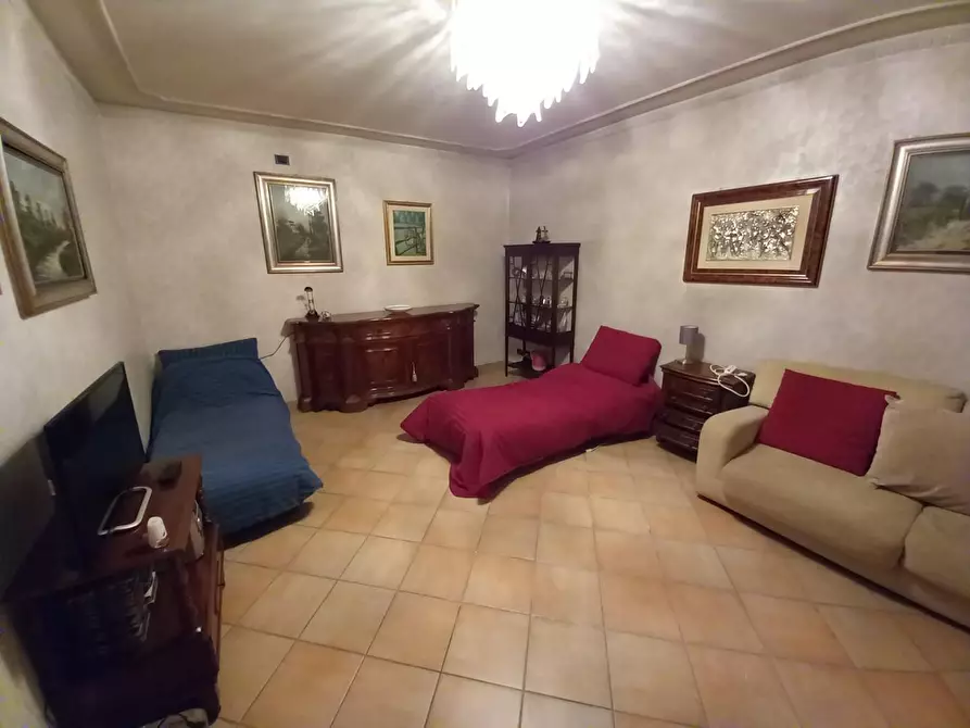 Immagine 11 di Villa in vendita  a Capannori