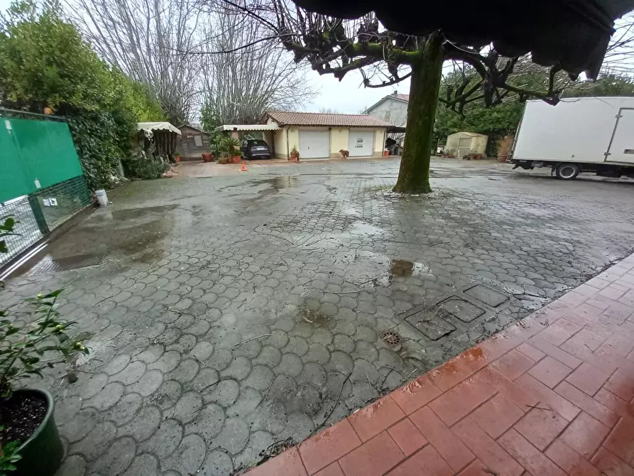 Immagine 20 di Villa in vendita  a Capannori