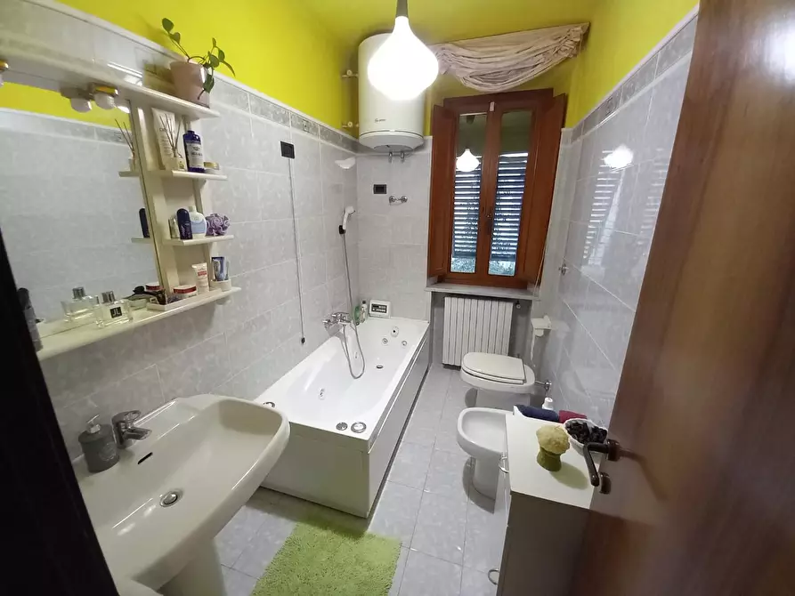 Immagine 31 di Villa in vendita  a Capannori