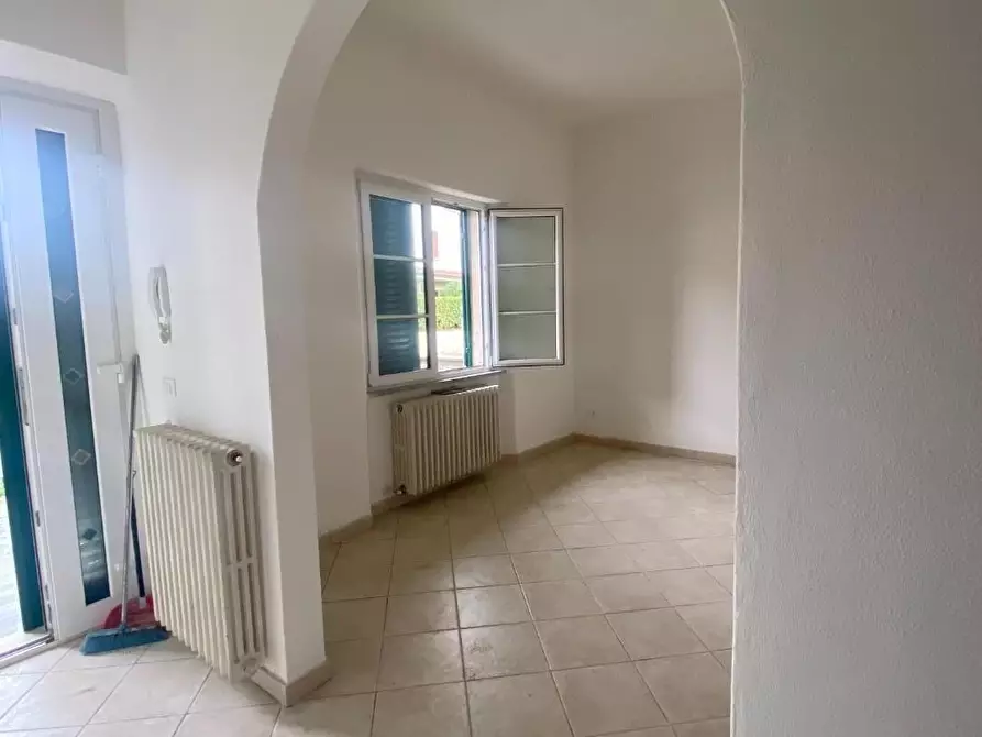 Immagine 2 di Villa in vendita  a San Giuliano Terme
