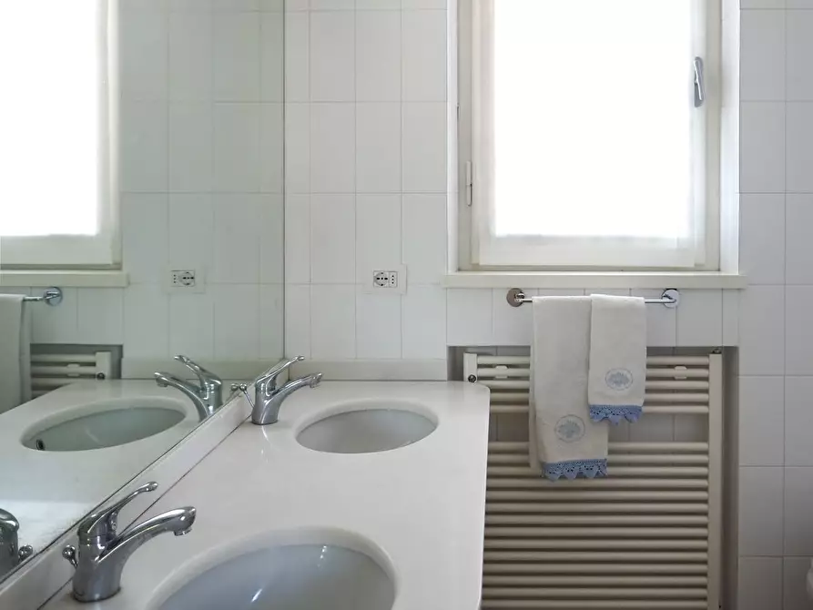 Immagine 26 di Villa in affitto  a Pietrasanta