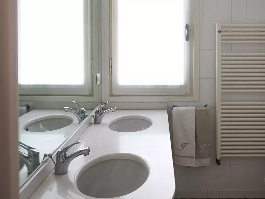 Immagine 28 di Villa in affitto  a Pietrasanta