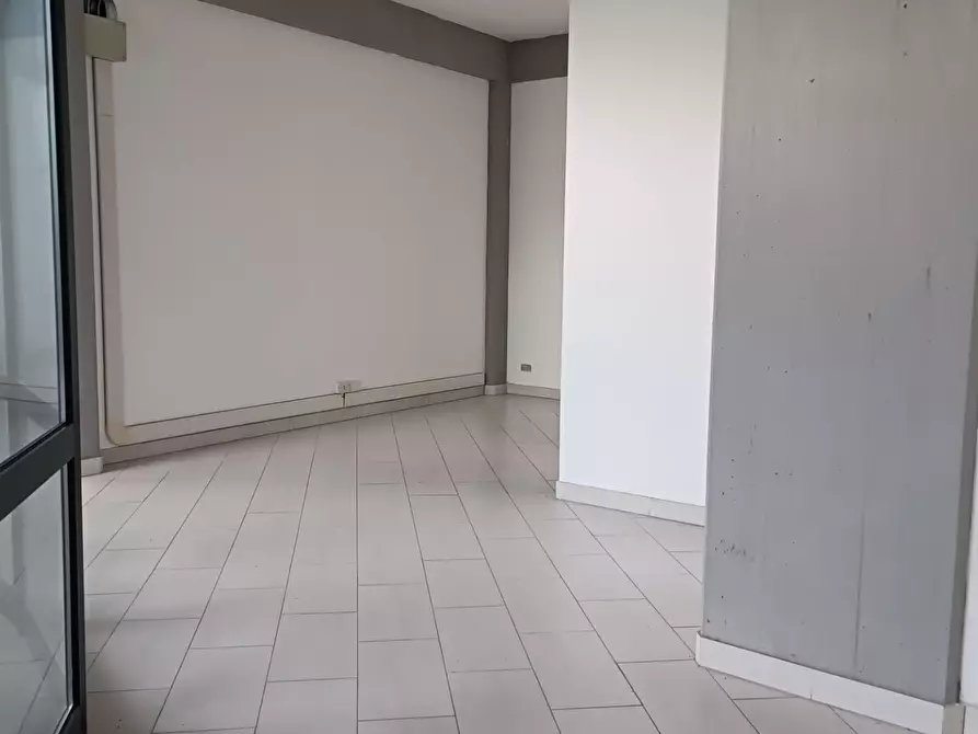 Immagine 7 di Locale commerciale in affitto  a Gallicano