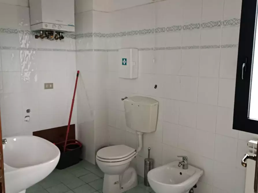 Immagine 5 di Locale commerciale in affitto  a Gallicano