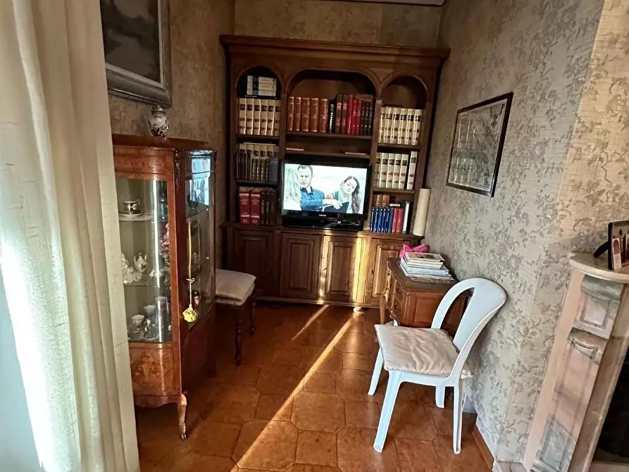 Immagine 2 di Appartamento in vendita  a Massa