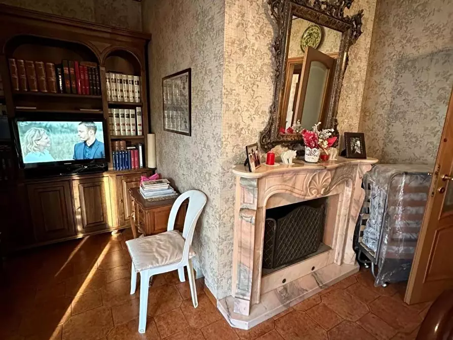 Immagine 5 di Appartamento in vendita  a Massa