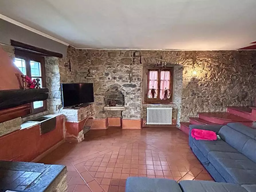 Immagine 10 di Casa indipendente in vendita  a Fivizzano