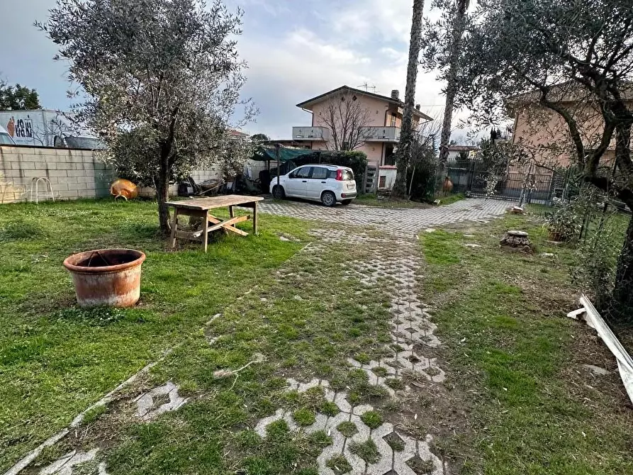 Immagine 46 di Villetta a schiera in vendita  a Massa
