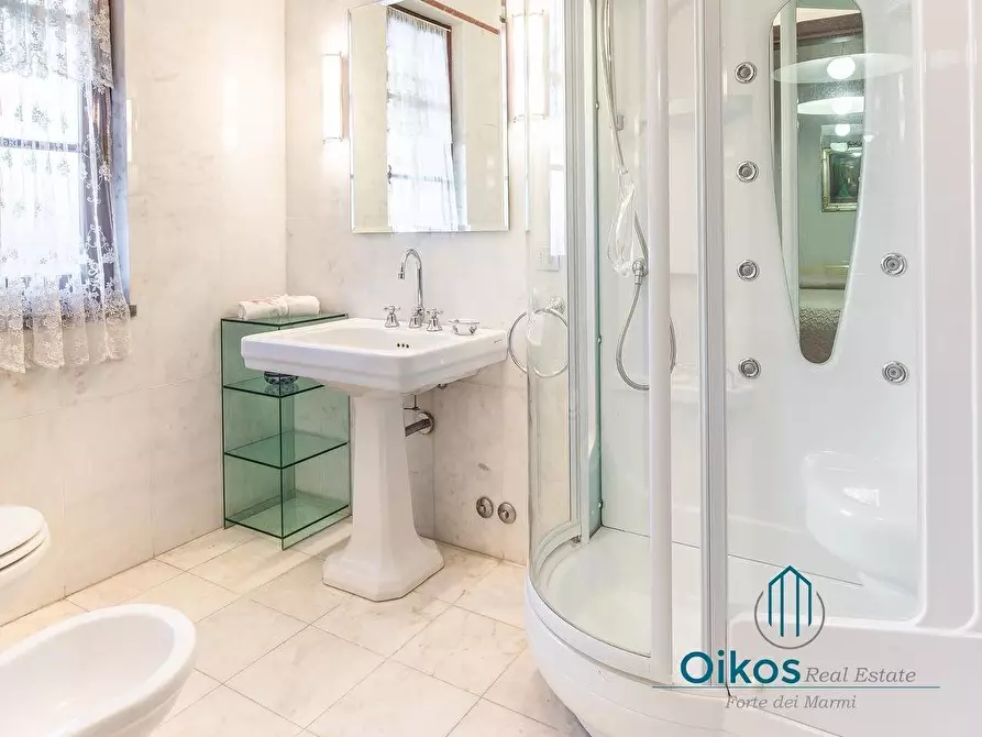 Immagine 16 di Villa in affitto  a Forte Dei Marmi