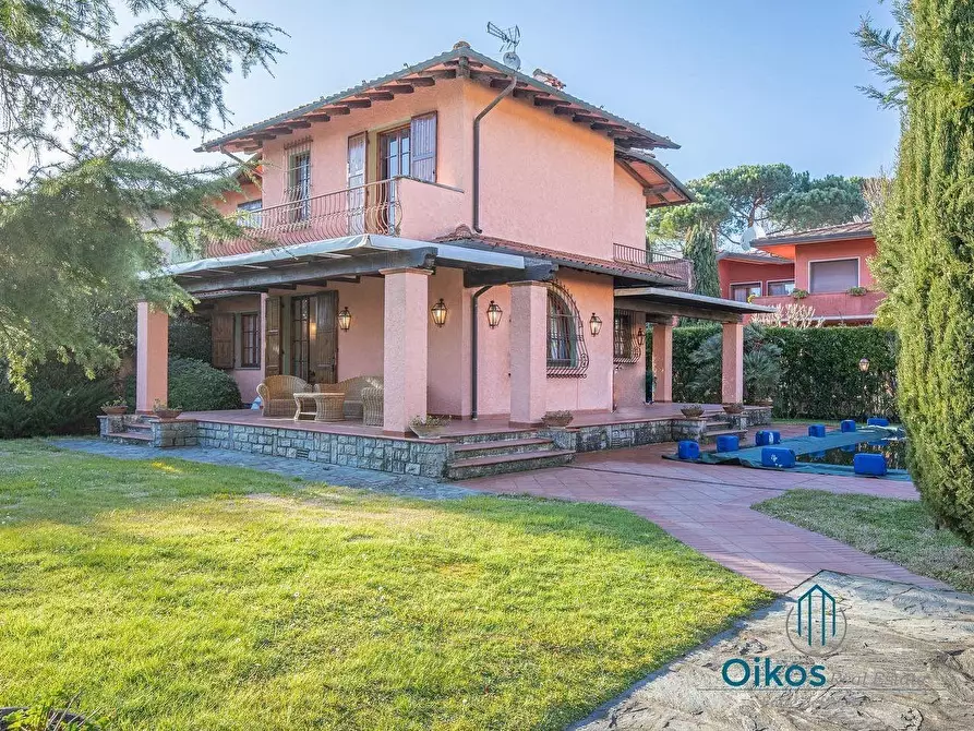 Immagine 2 di Villa in affitto  a Forte Dei Marmi