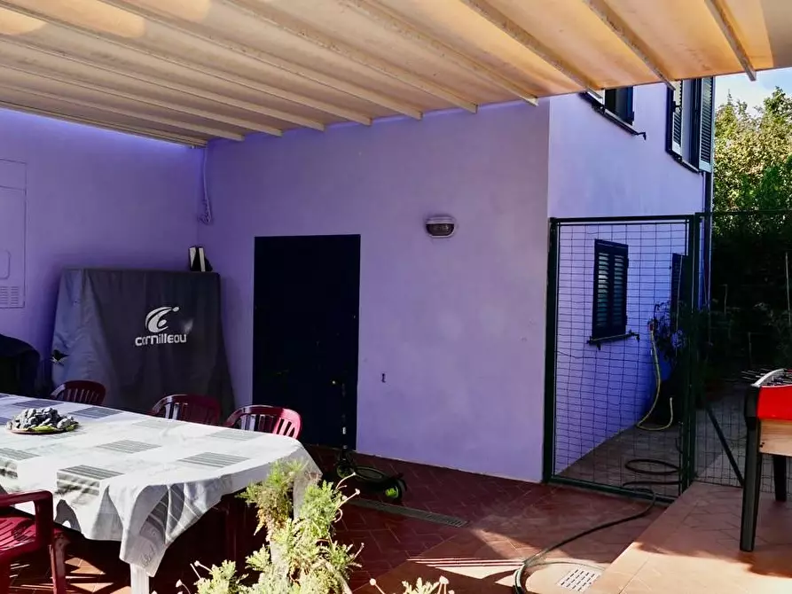 Immagine 2 di Villa in vendita  a Cascina