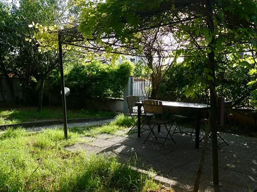 Immagine 4 di Villa in vendita  a Cascina