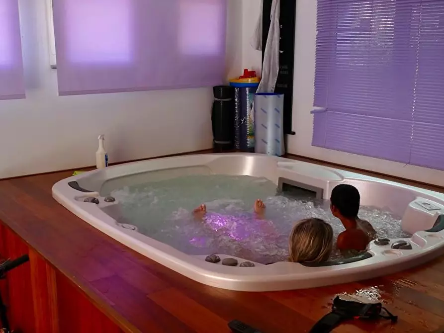 Immagine 5 di Villa in vendita  a Cascina