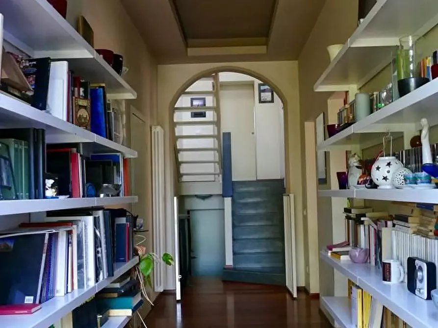 Immagine 8 di Villa in vendita  a Cascina