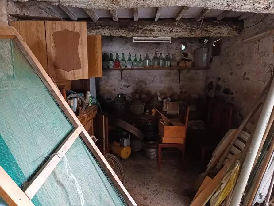 Immagine 10 di Deposito in vendita  a Capannori