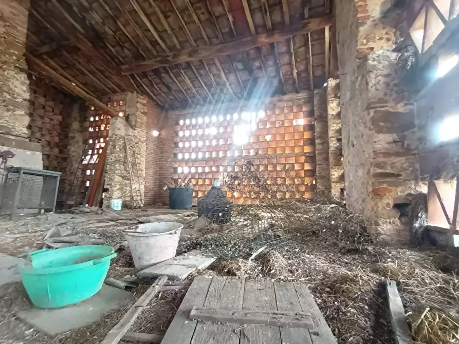 Immagine 24 di Deposito in vendita  a Capannori