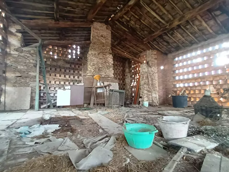 Immagine 23 di Deposito in vendita  a Capannori