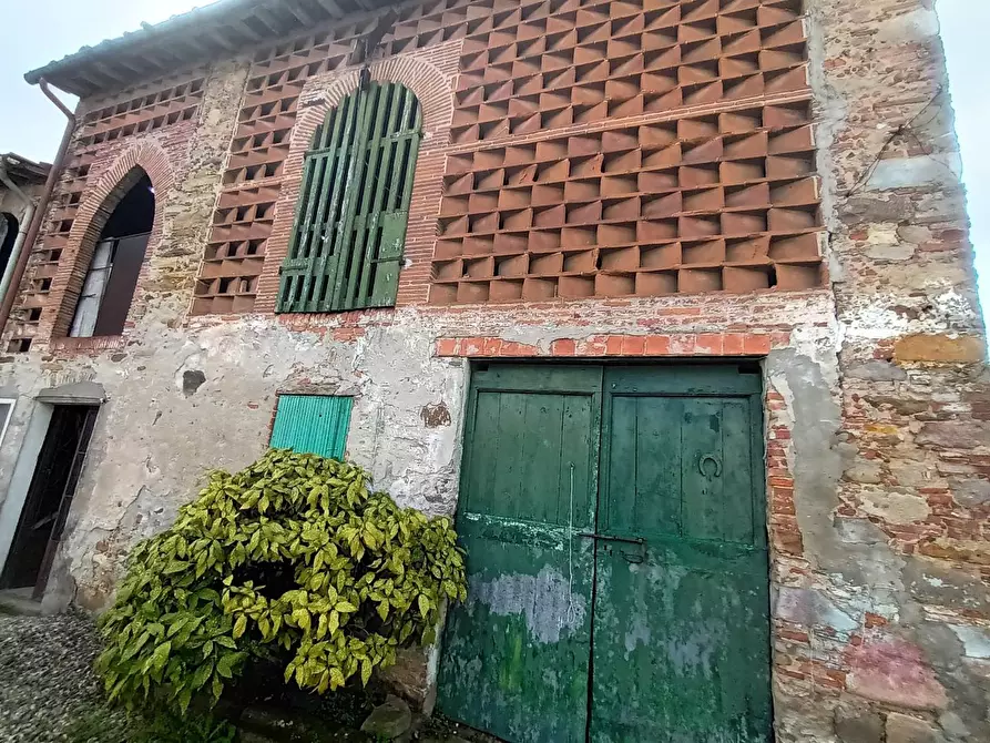 Immagine 2 di Deposito in vendita  a Capannori