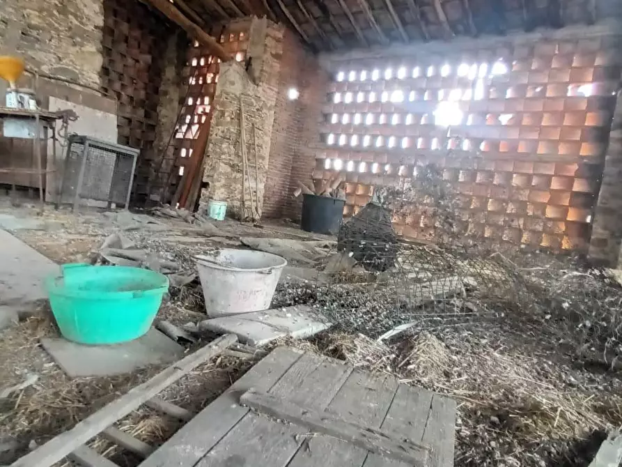 Immagine 20 di Deposito in vendita  a Capannori